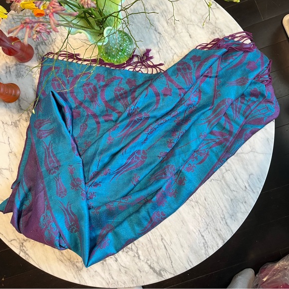 Gorgeous Pashmina - Picture 2 of 4